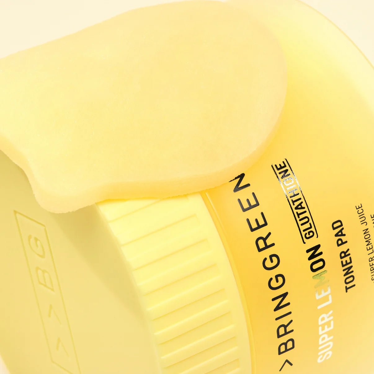 BRINGGREEN Super Lemon Glutathione Toner Pad Set – Korean lemon-shaped toner pads with glutathione, super lemon juice, and LHA for brightening and exfoliation.