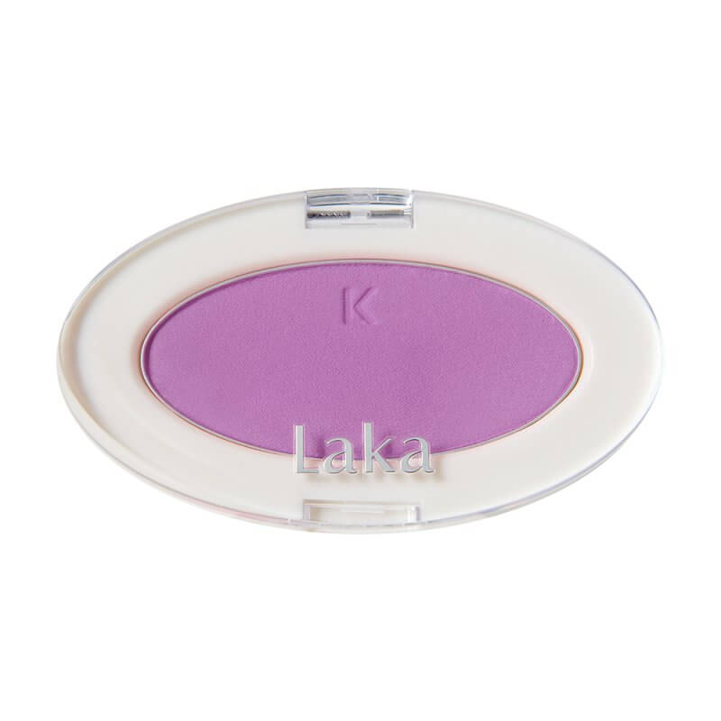 Laka Love Silk Blush in soft purple, showcasing fine pearls for a transparent complexion and warm pink to purple shades.